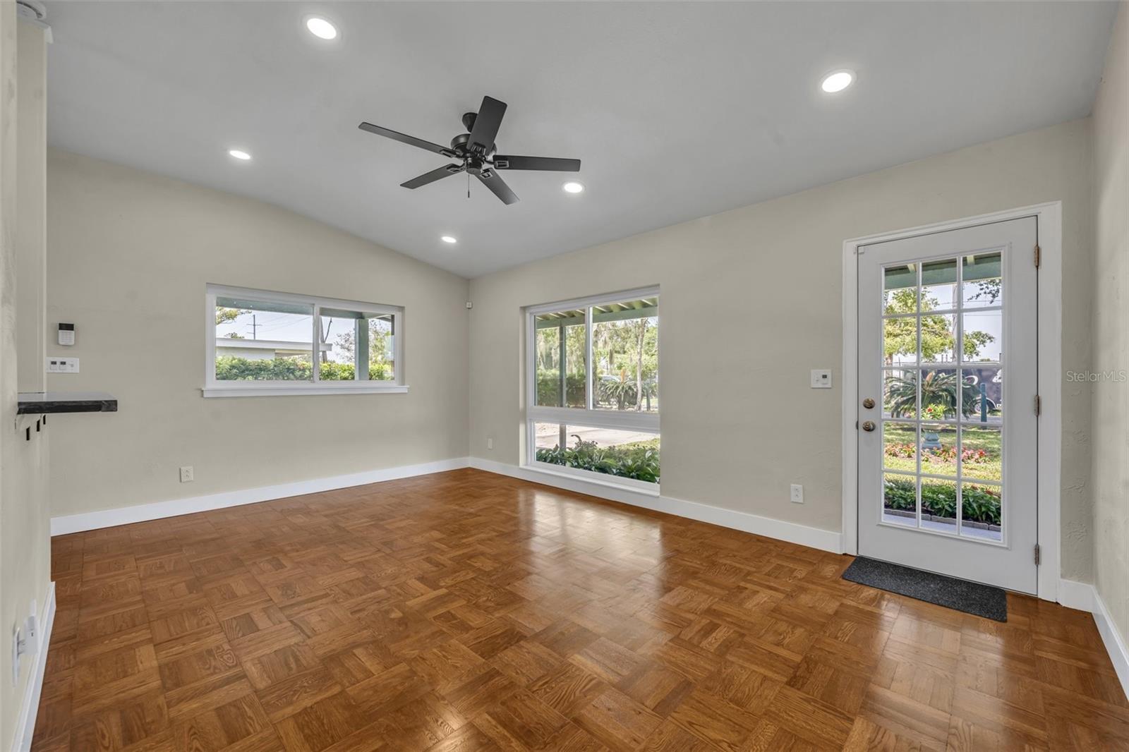 Image 4 of 25 For 1120 Courtland Street