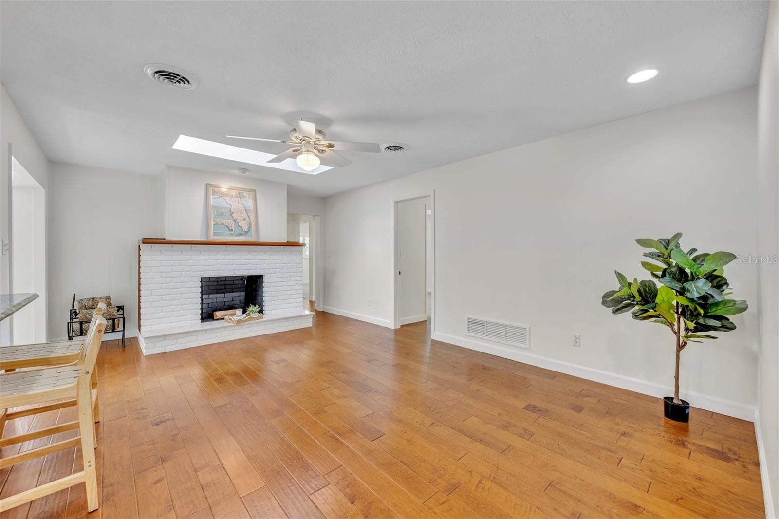 Image 11 of 41 For 2450 Mcintosh Way