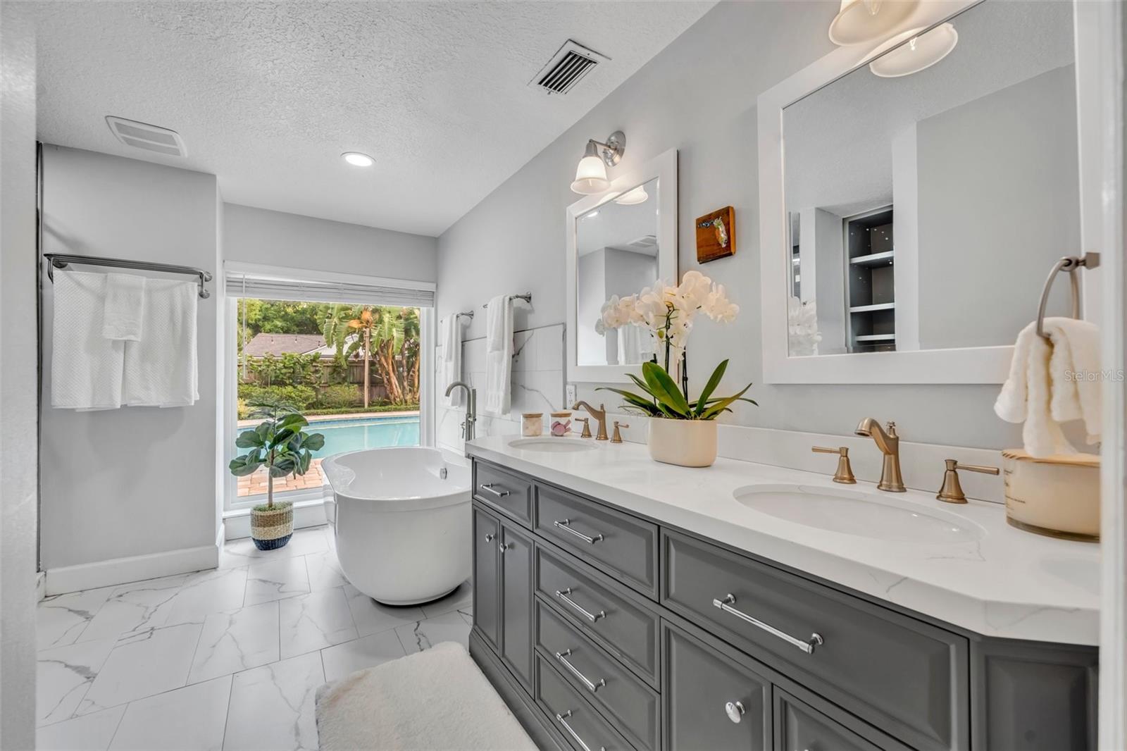 Image 19 of 41 For 2450 Mcintosh Way