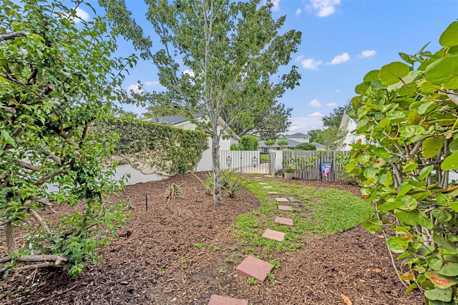 Image 33 of 41 For 2450 Mcintosh Way