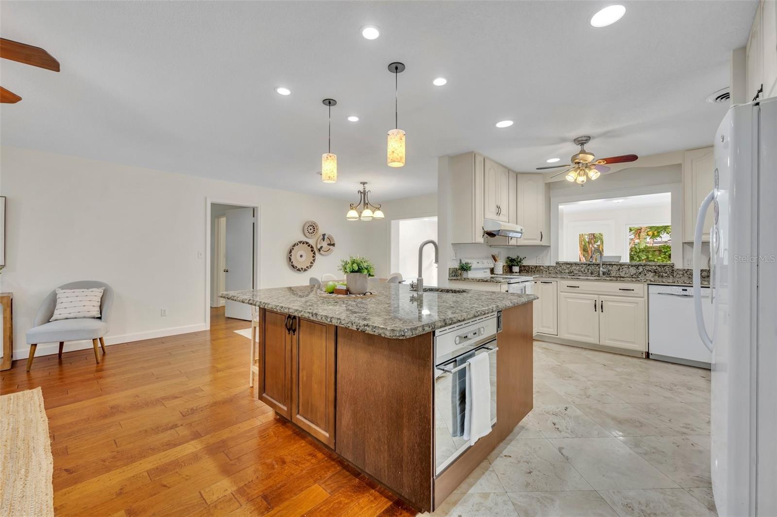 Image 9 of 41 For 2450 Mcintosh Way