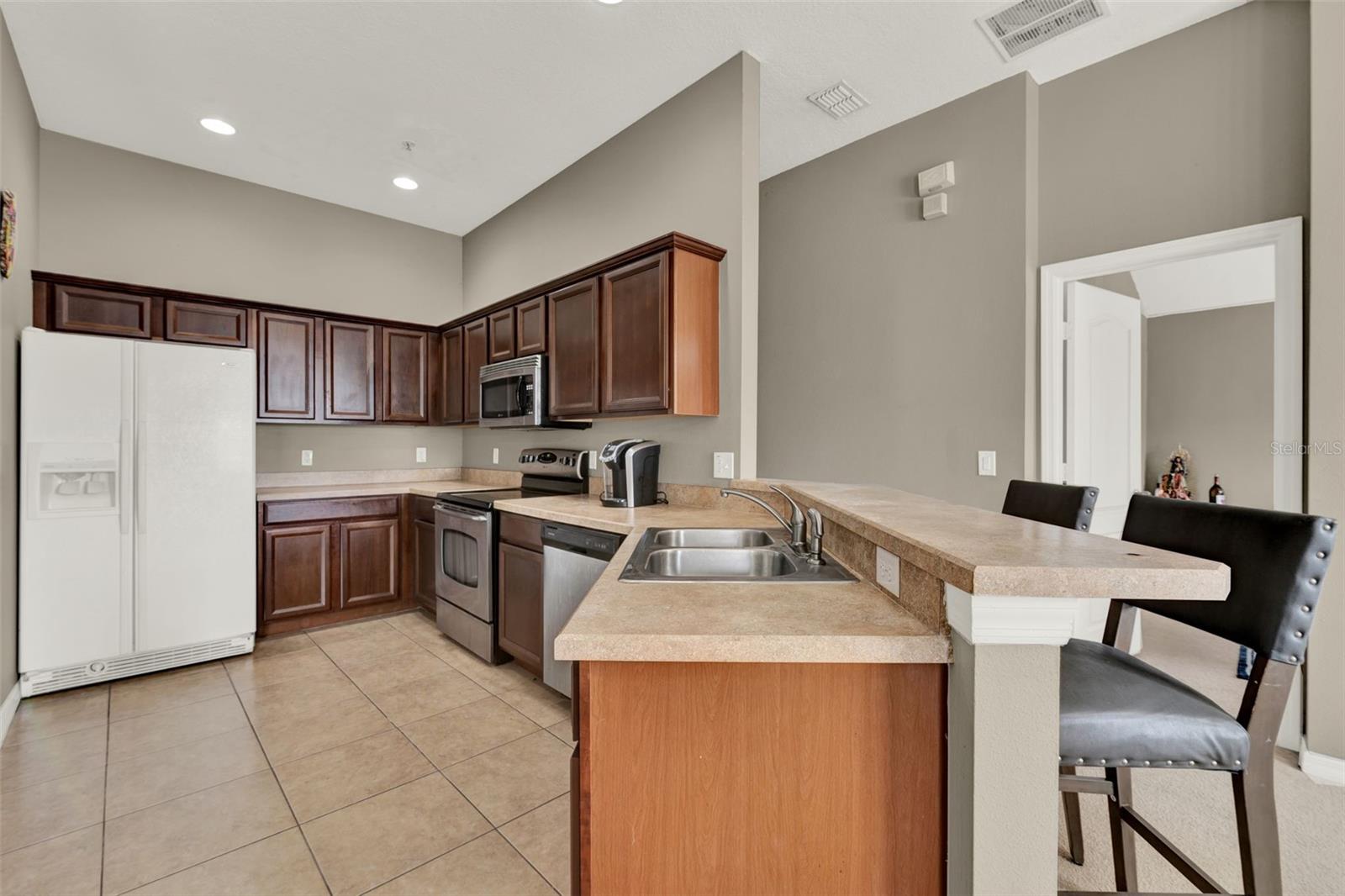 Image 4 of 17 For 6404 Goldenrod Road A