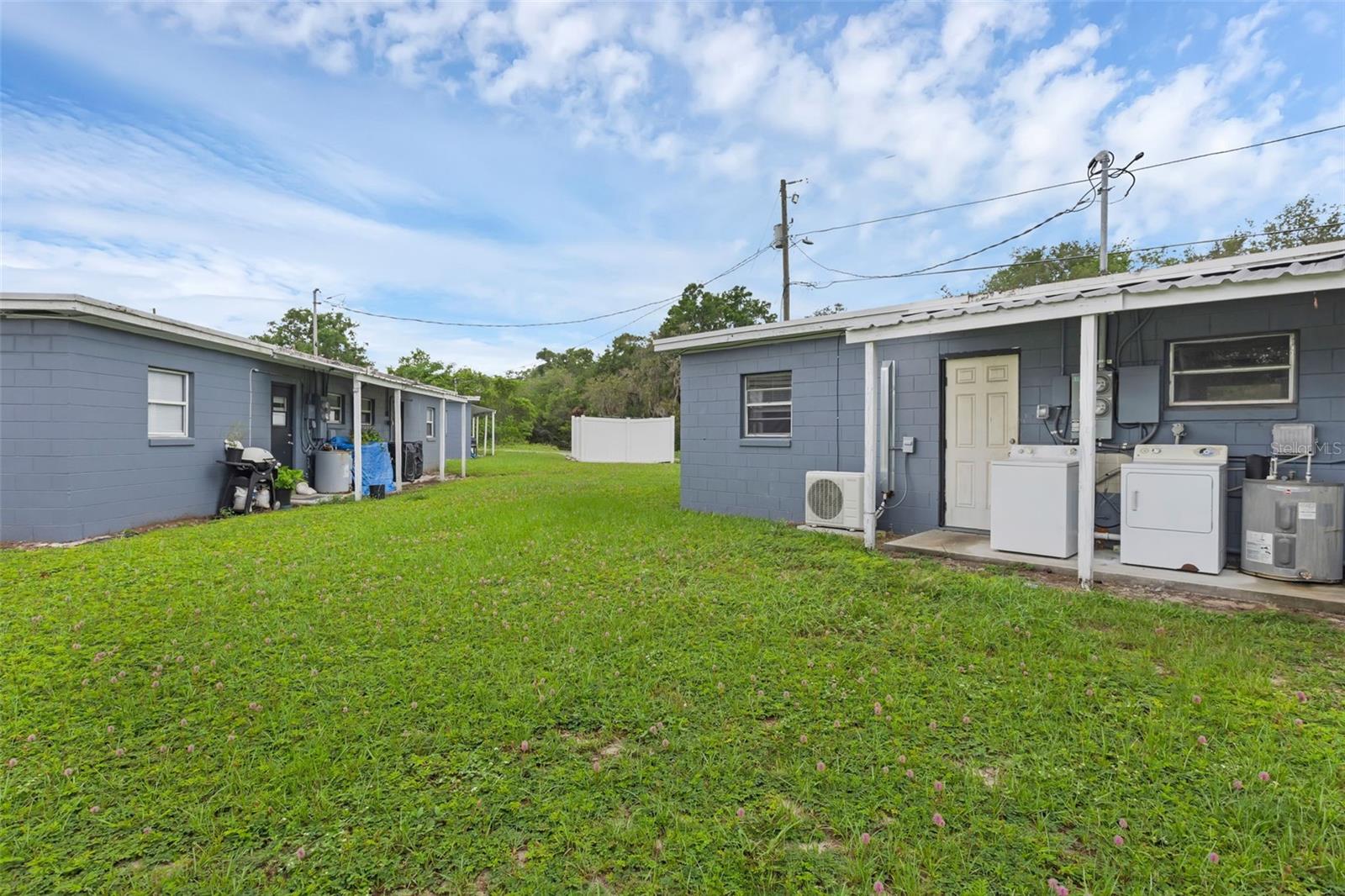 Image 15 of 17 For 1086 Hibiscus Court 28