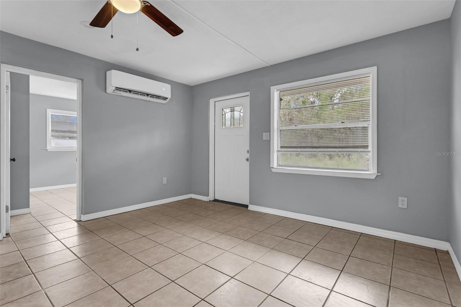 Image 6 of 17 For 1086 Hibiscus Court 28
