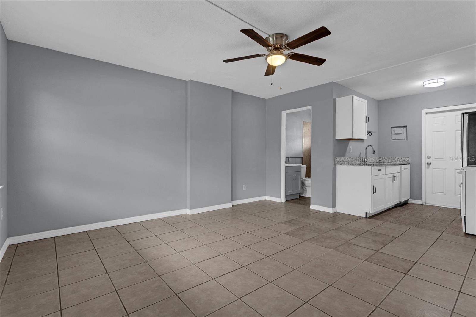 Image 7 of 17 For 1086 Hibiscus Court 28