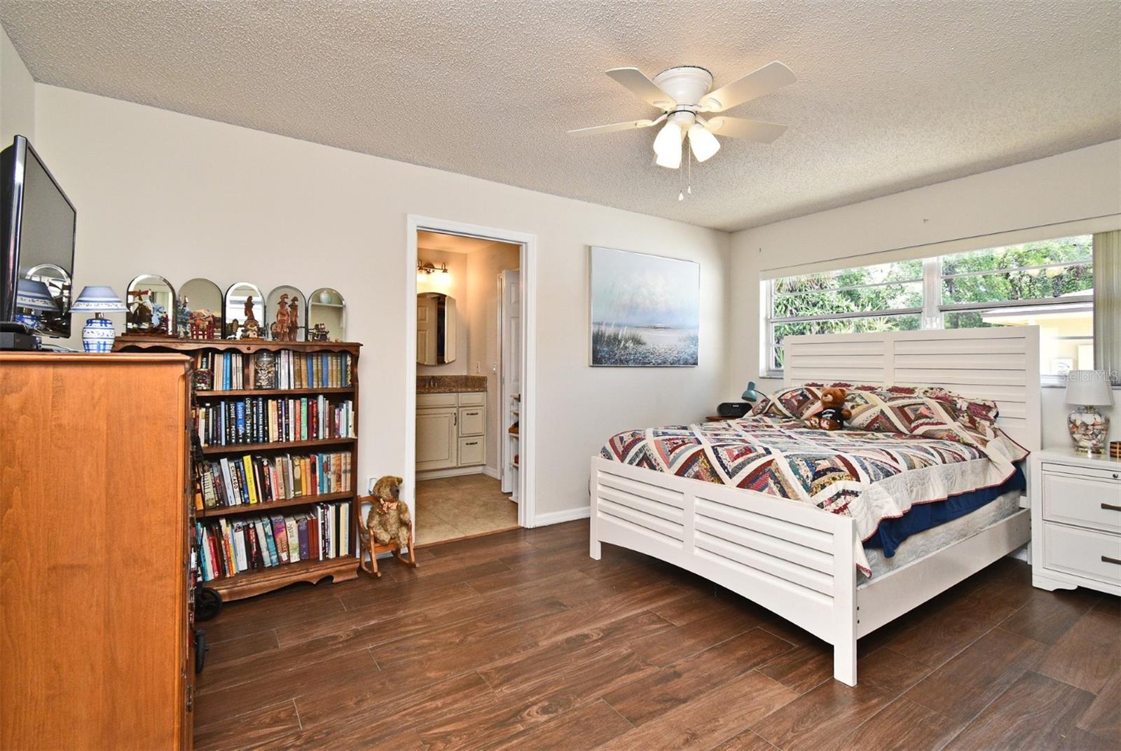 Image 18 of 44 For 8625 Shady Glen Drive