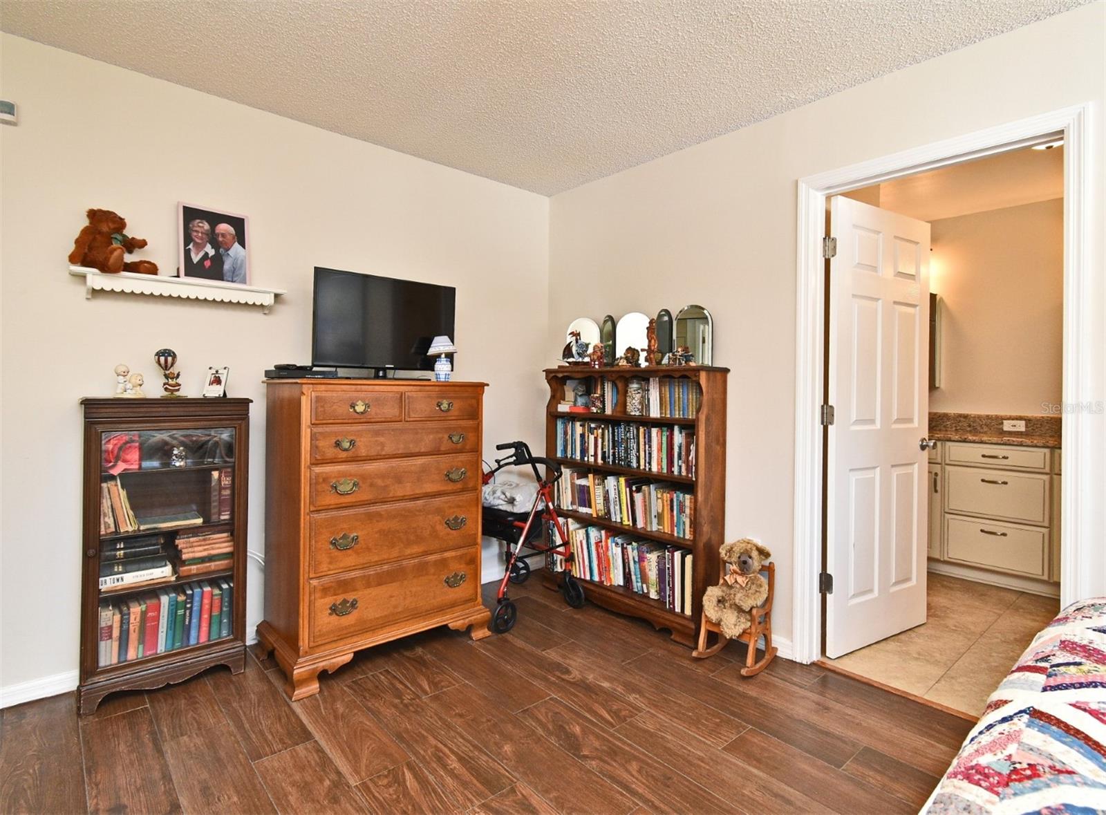 Image 20 of 44 For 8625 Shady Glen Drive