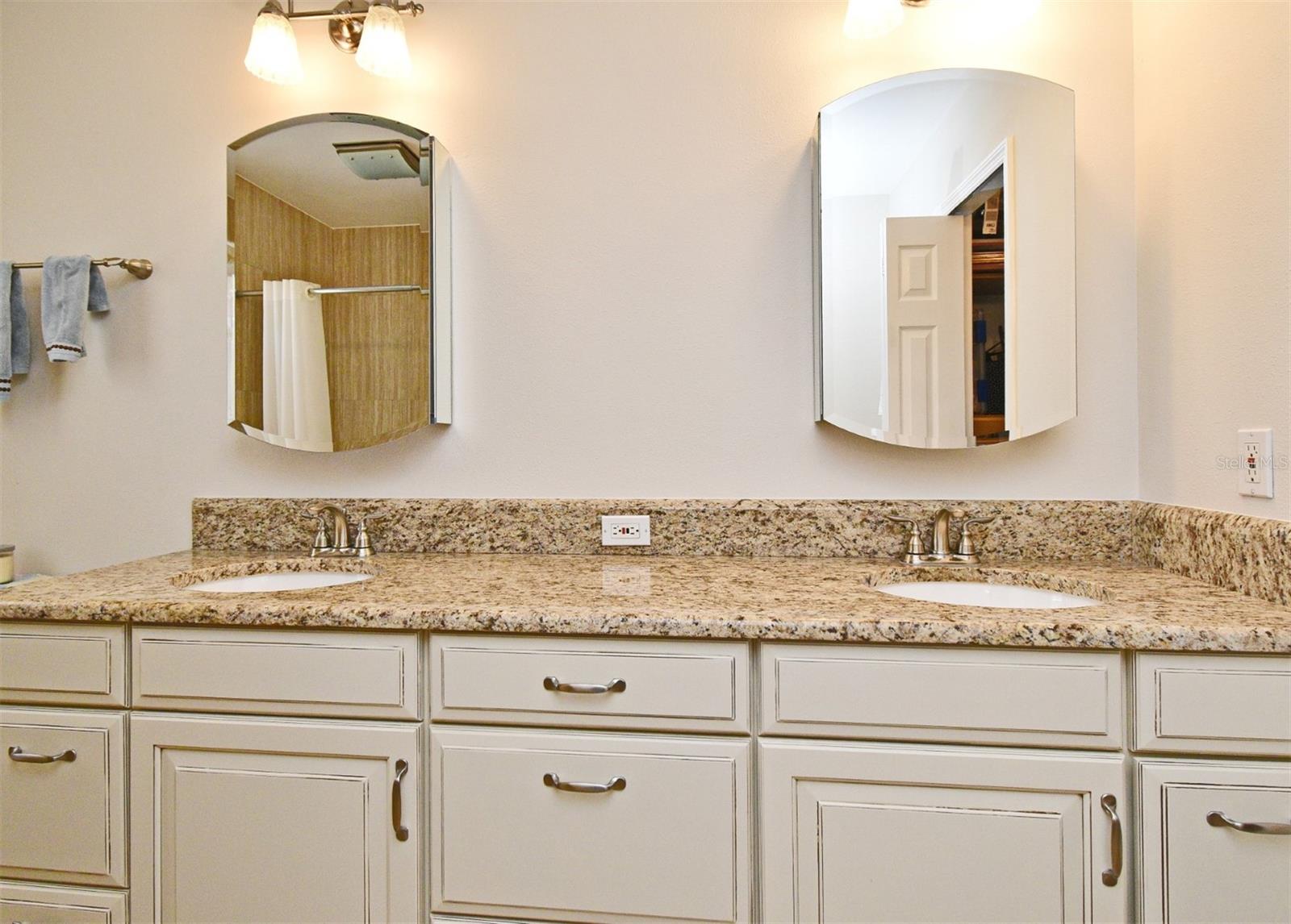 Image 21 of 44 For 8625 Shady Glen Drive