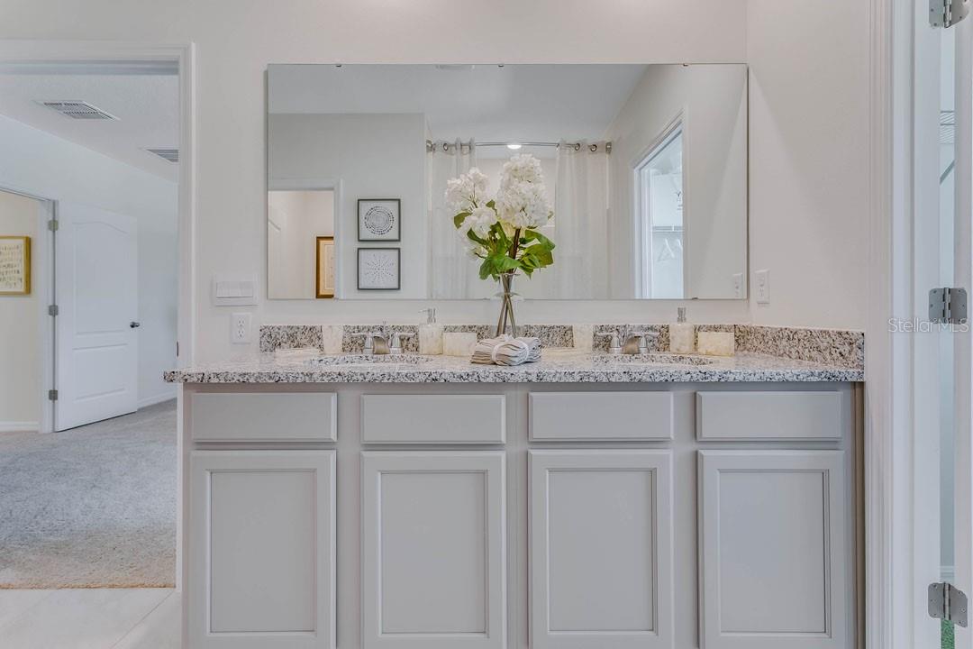 Image 24 of 42 For 2111 Greenwood Oak Drive