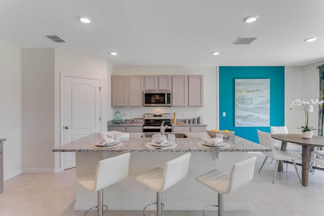 Image 5 of 42 For 2111 Greenwood Oak Drive