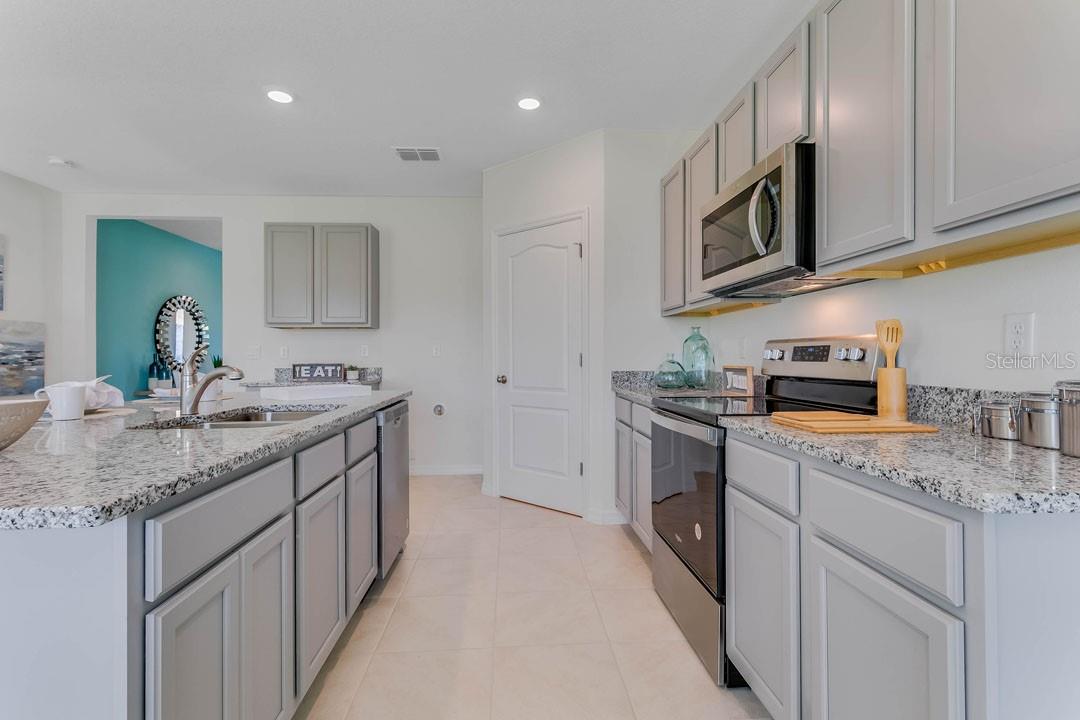 Image 7 of 42 For 2111 Greenwood Oak Drive