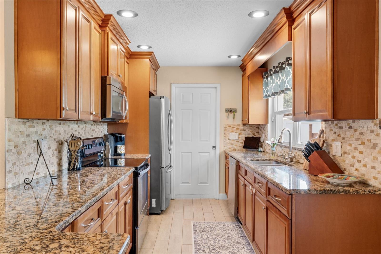 Image 22 of 66 For 986 Stonewood Lane