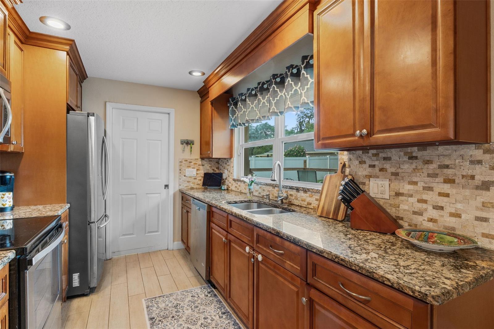 Image 23 of 66 For 986 Stonewood Lane