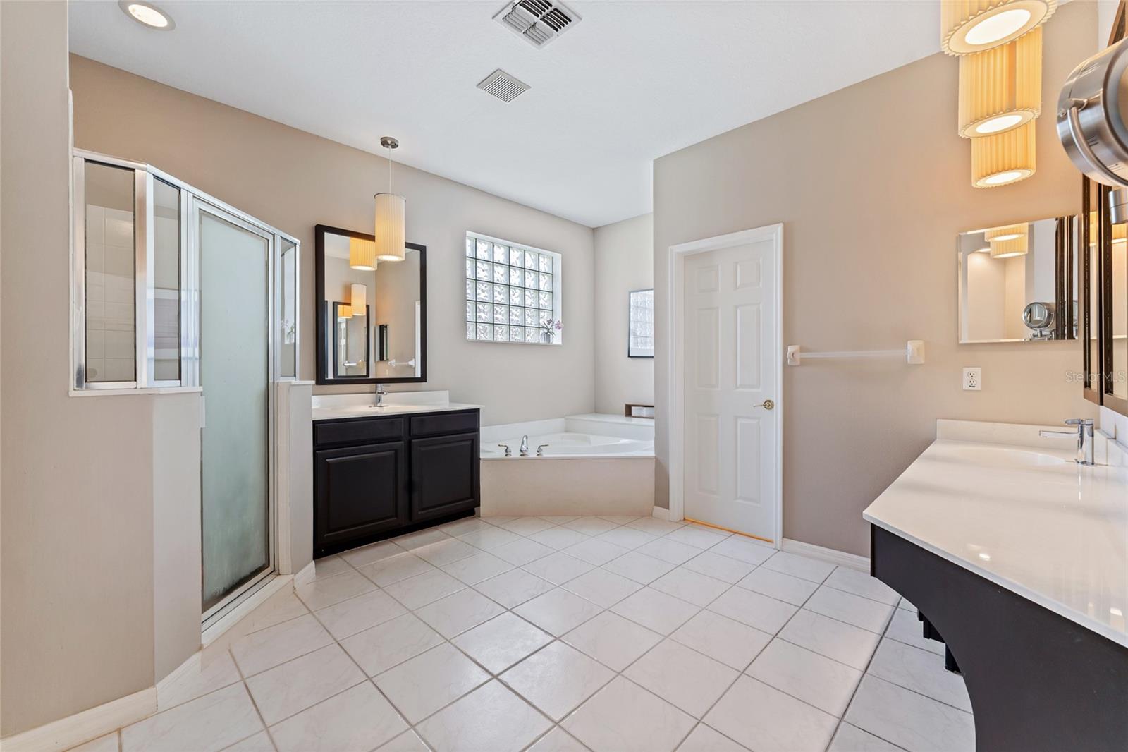 Image 19 of 40 For 10030 Chatham Oaks Court