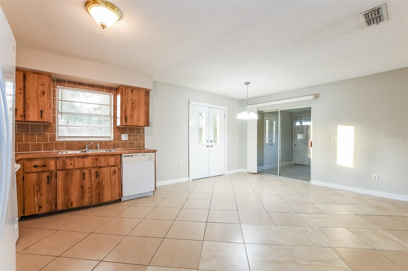 Image 5 of 15 For 325 Tall Pine Lane