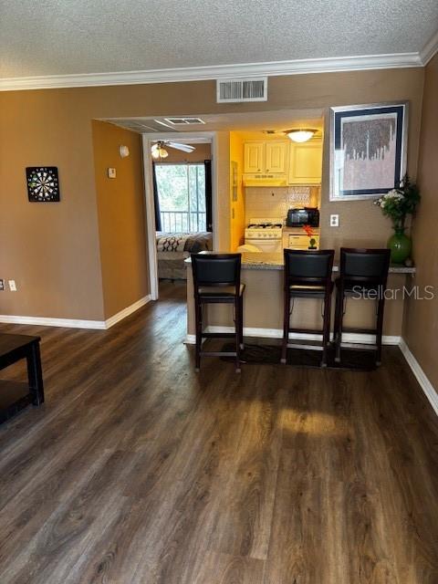 Image 4 of 15 For 121 Oyster Bay Circle 200