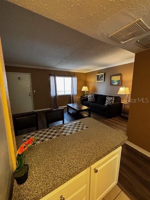 Image 5 of 15 For 121 Oyster Bay Circle 200