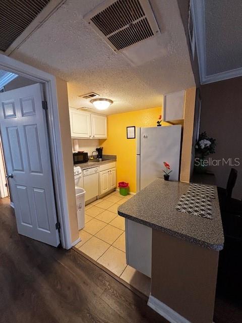 Image 6 of 15 For 121 Oyster Bay Circle 200