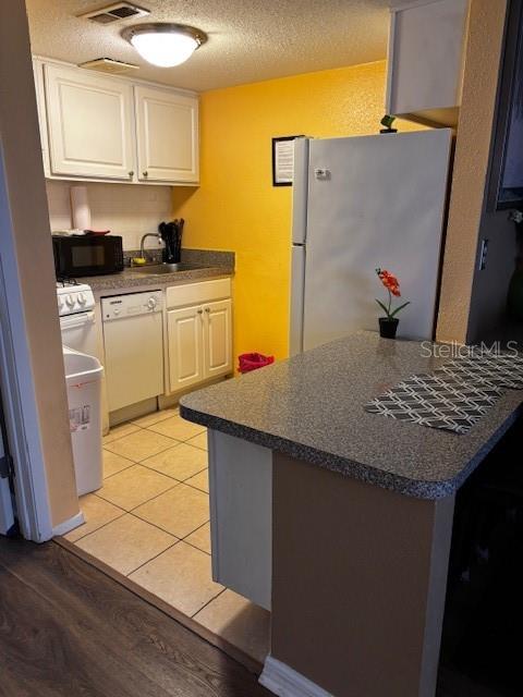 Image 7 of 15 For 121 Oyster Bay Circle 200