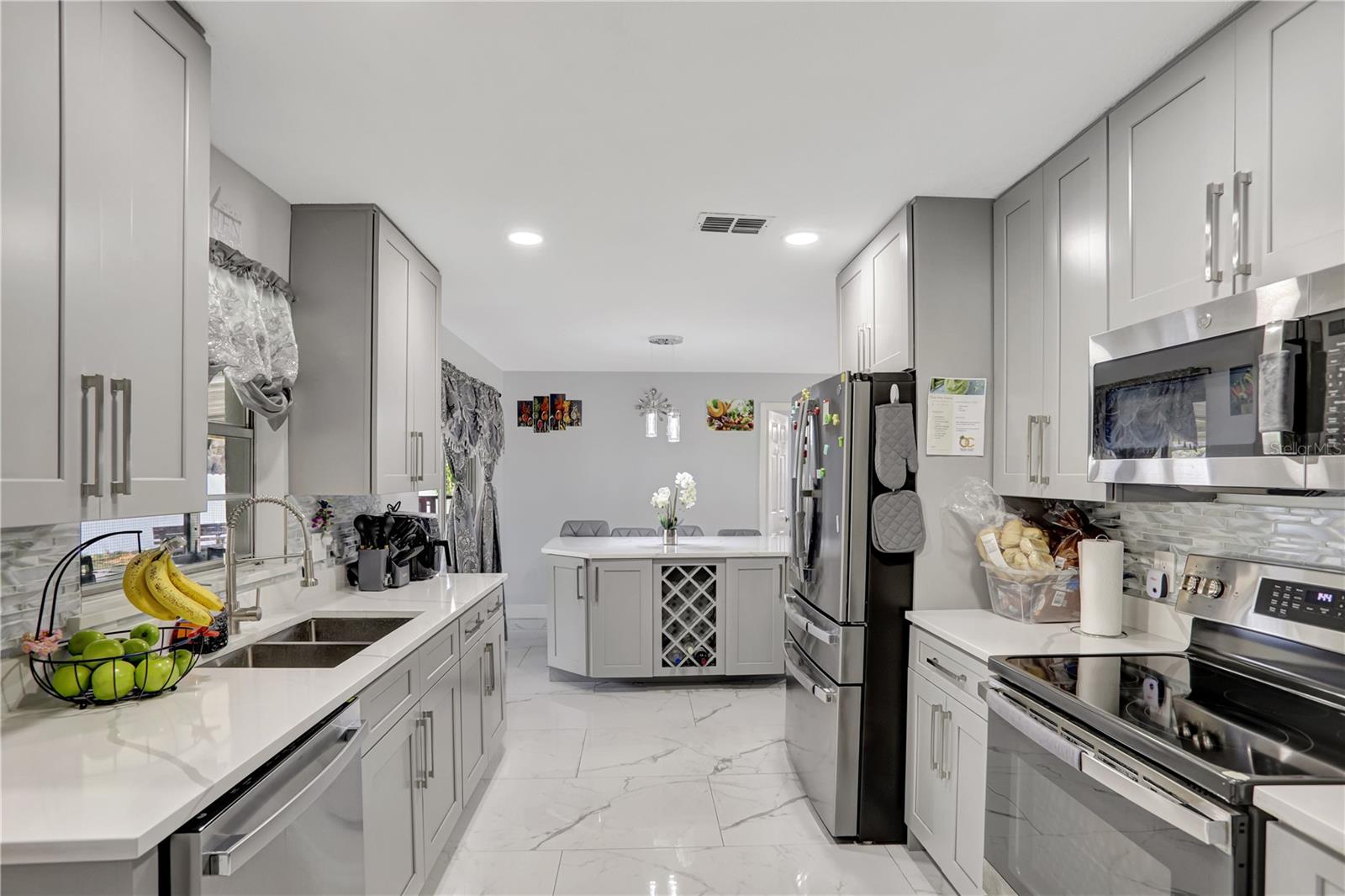 Image 10 of 46 For 7 Madeira Avenue