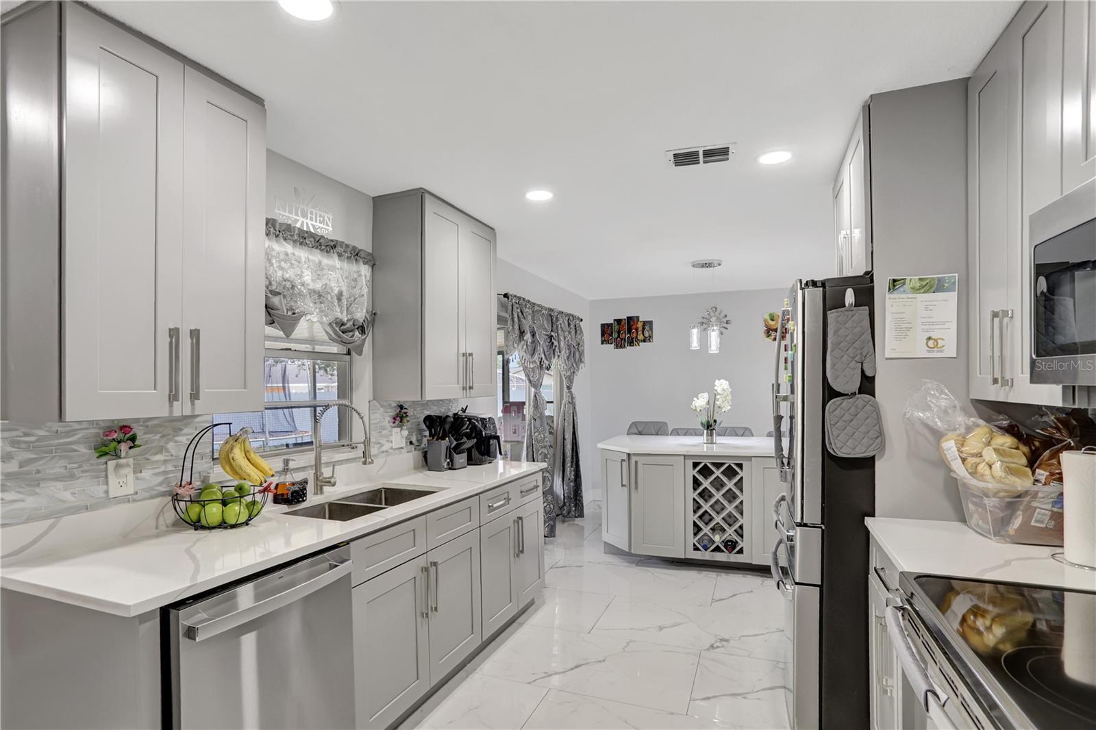 Image 11 of 46 For 7 Madeira Avenue