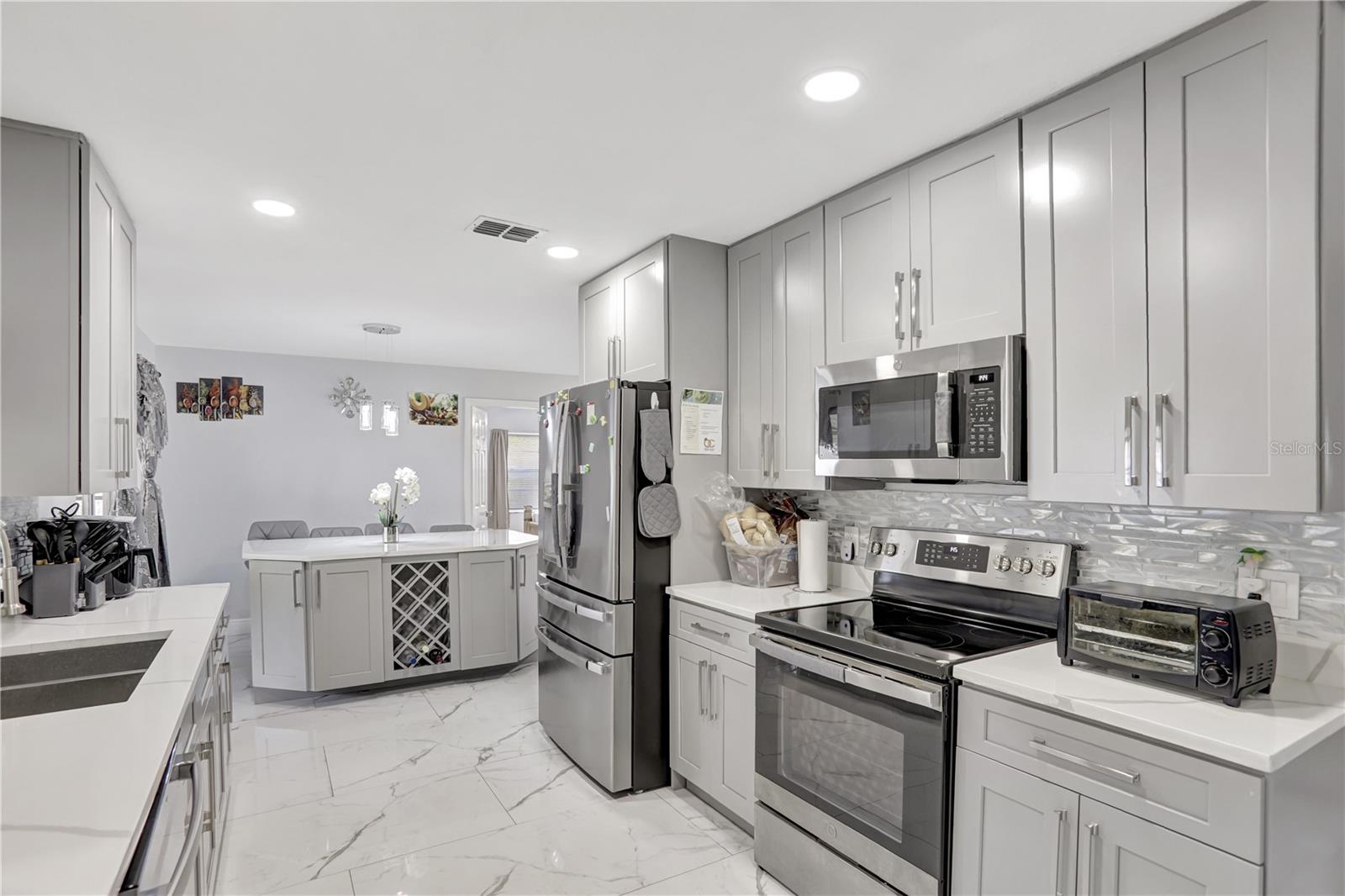 Image 12 of 46 For 7 Madeira Avenue