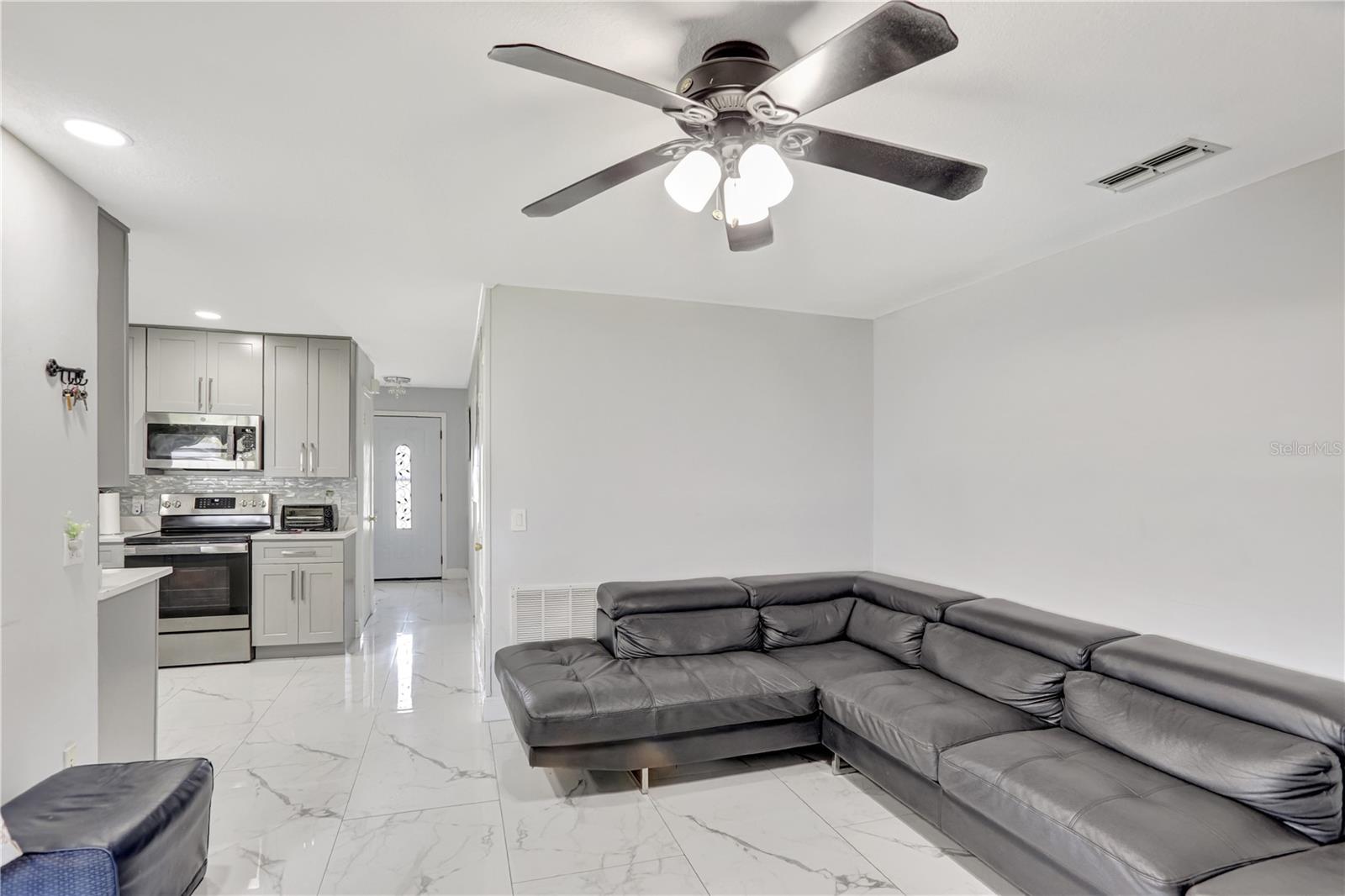 Image 15 of 46 For 7 Madeira Avenue