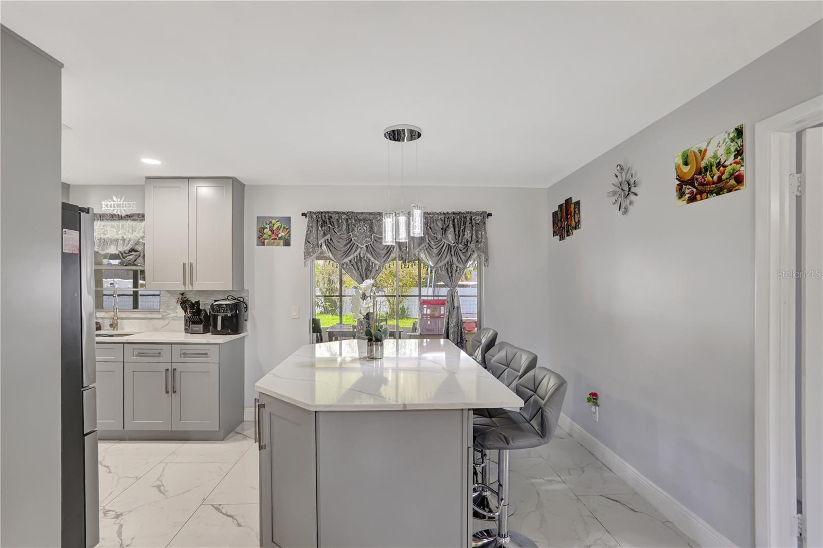 Image 6 of 46 For 7 Madeira Avenue