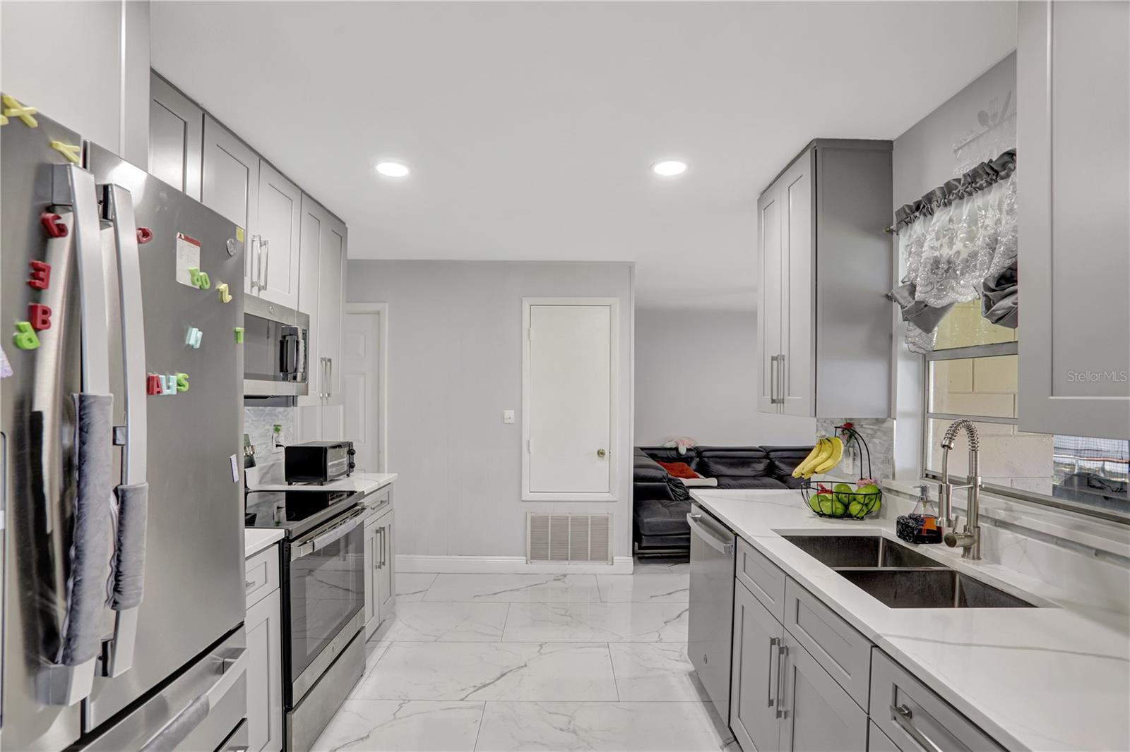 Image 9 of 46 For 7 Madeira Avenue