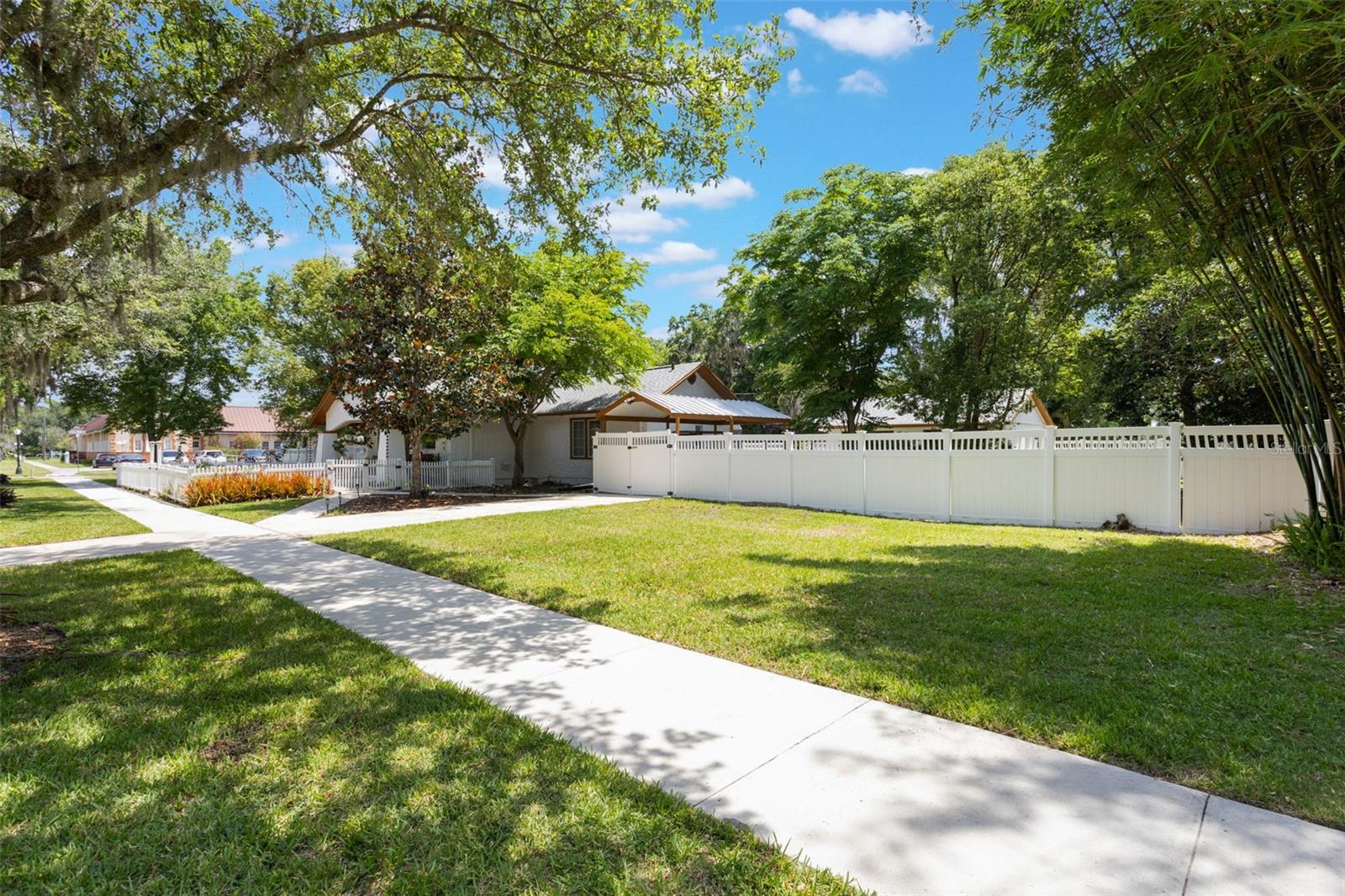 Image 4 of 63 For 1505 Magnolia Avenue