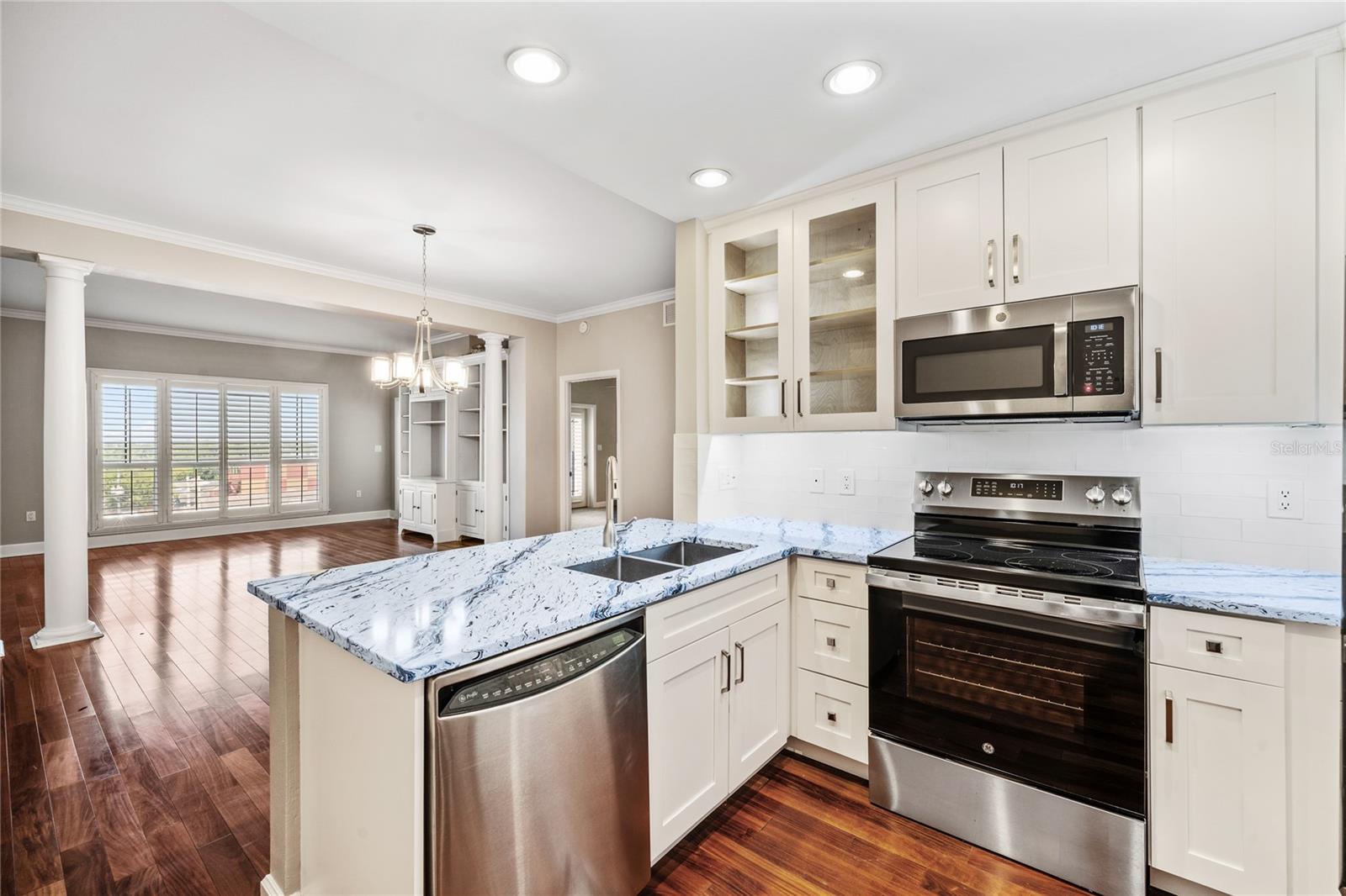 Image 12 of 47 For 2305 Edgewater Drive 1509