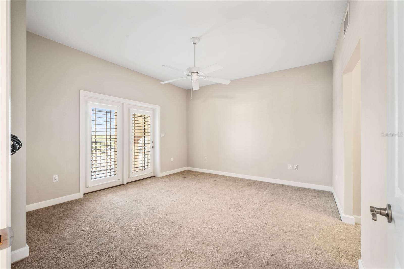 Image 13 of 47 For 2305 Edgewater Drive 1509