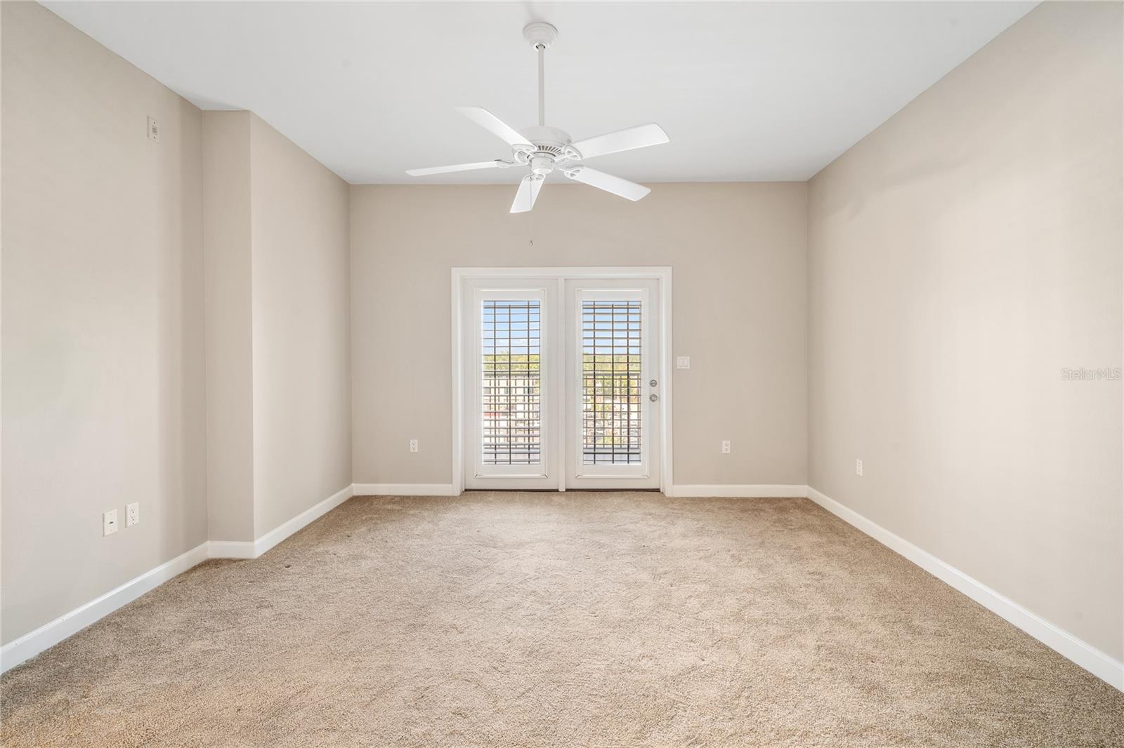 Image 14 of 47 For 2305 Edgewater Drive 1509