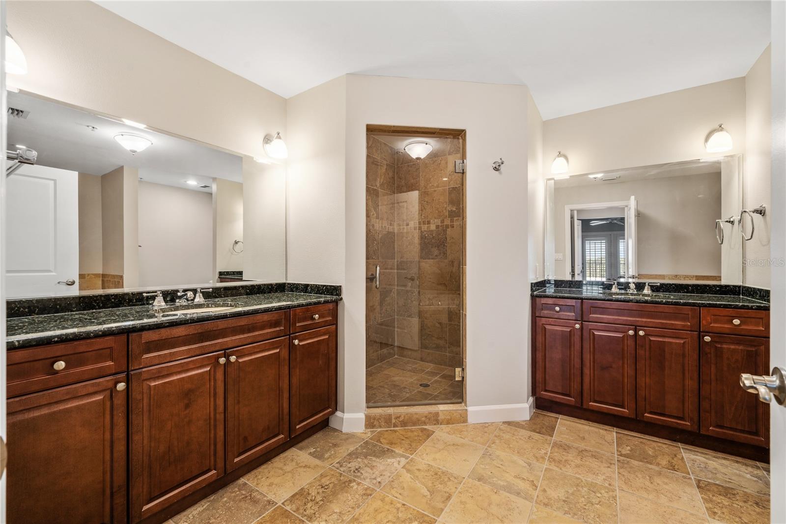 Image 15 of 47 For 2305 Edgewater Drive 1509