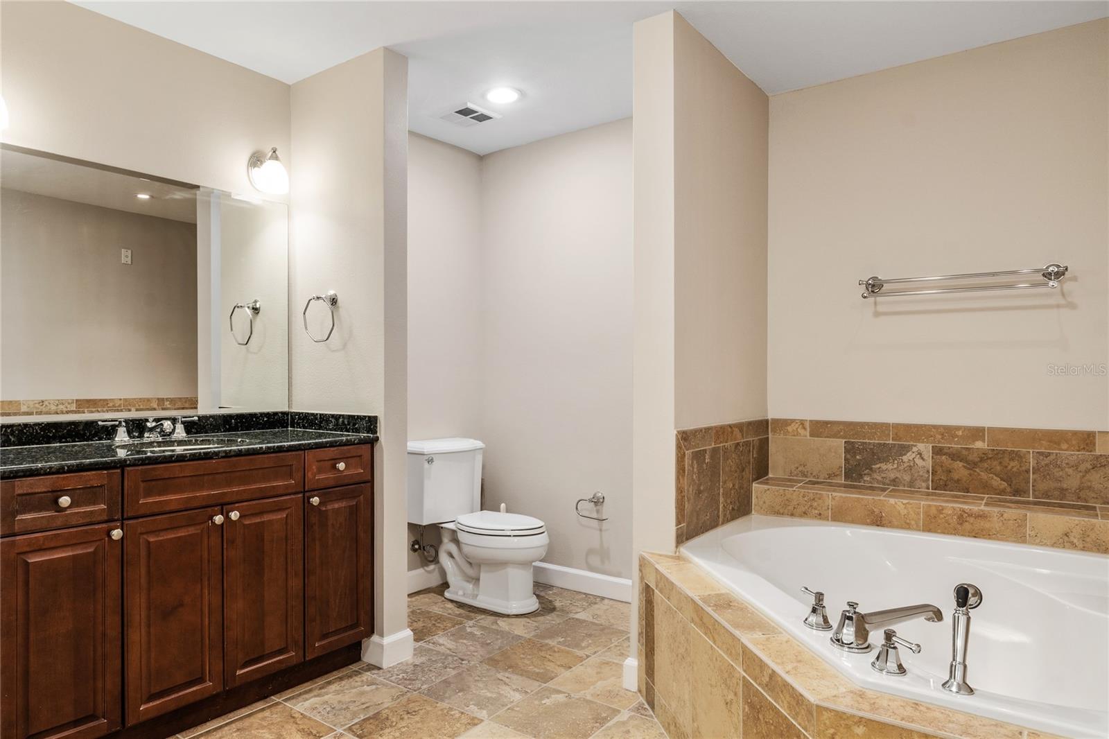 Image 16 of 47 For 2305 Edgewater Drive 1509