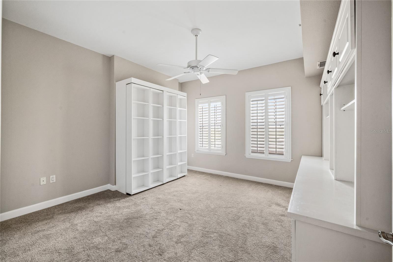 Image 20 of 47 For 2305 Edgewater Drive 1509
