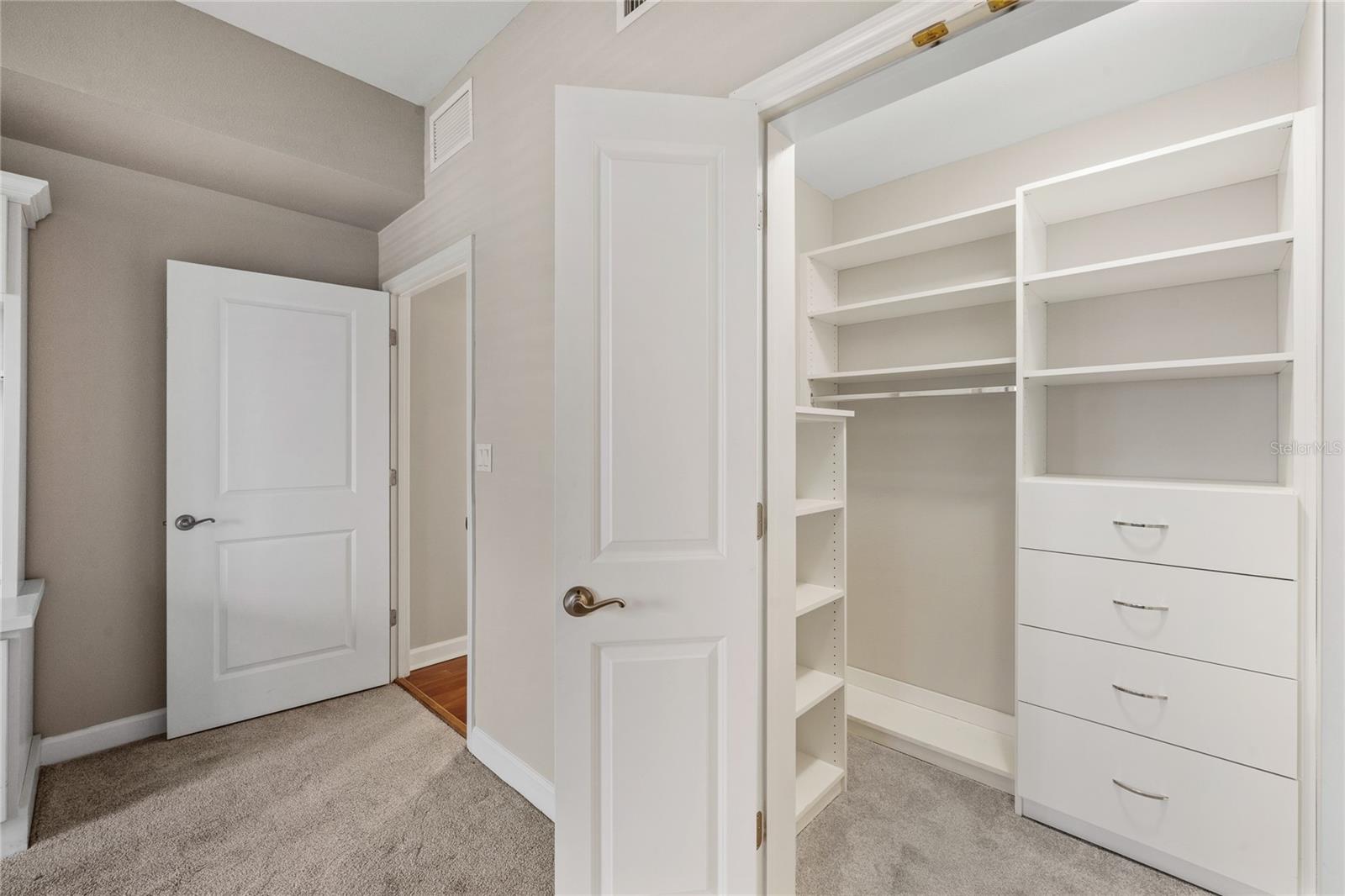 Image 23 of 47 For 2305 Edgewater Drive 1509