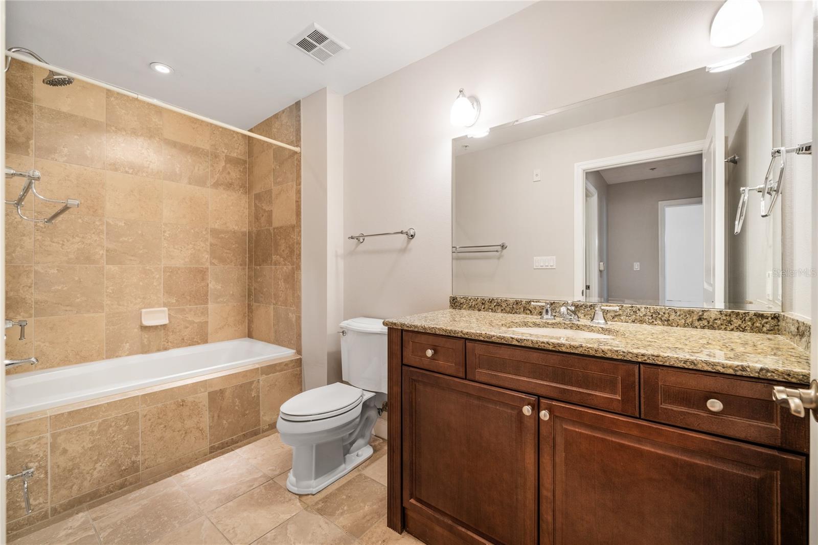 Image 24 of 47 For 2305 Edgewater Drive 1509