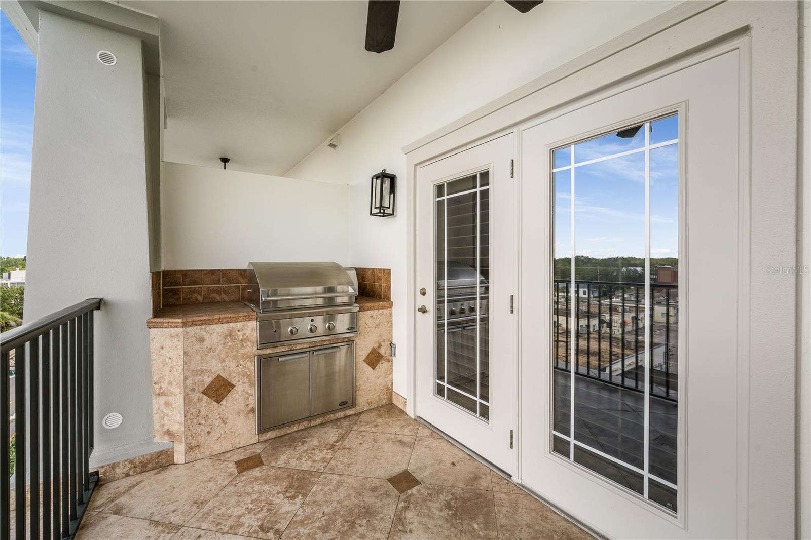 Image 26 of 47 For 2305 Edgewater Drive 1509