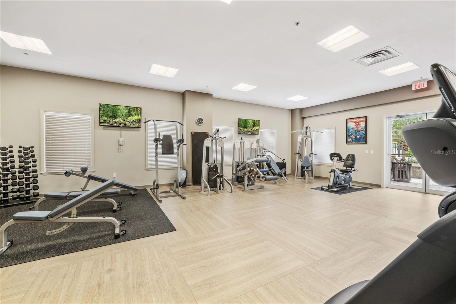 Image 39 of 47 For 2305 Edgewater Drive 1509