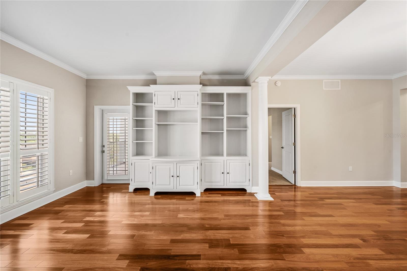 Image 7 of 47 For 2305 Edgewater Drive 1509