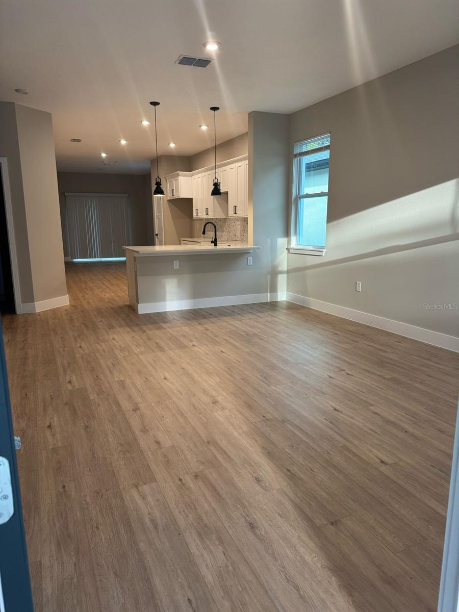 Image 3 of 17 For 317 Mandrake Street