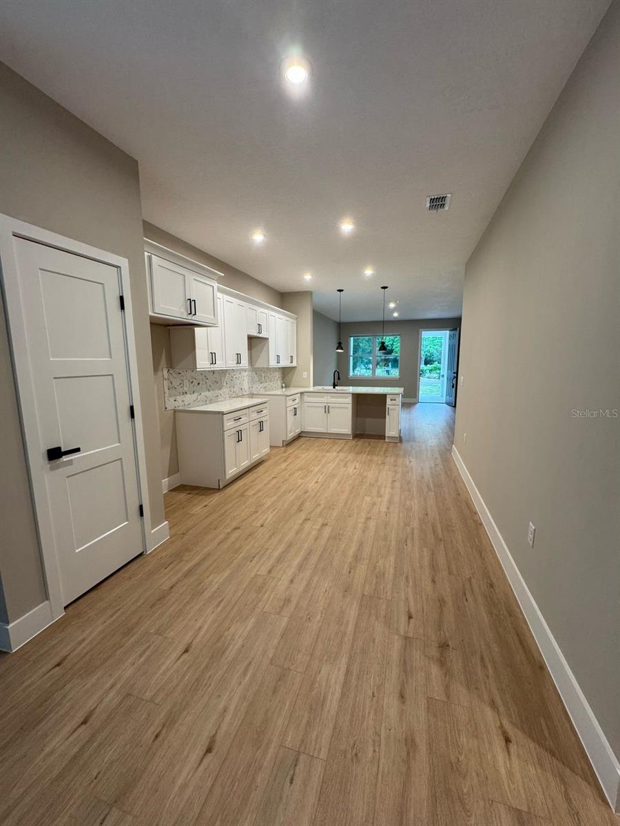 Image 6 of 17 For 317 Mandrake Street