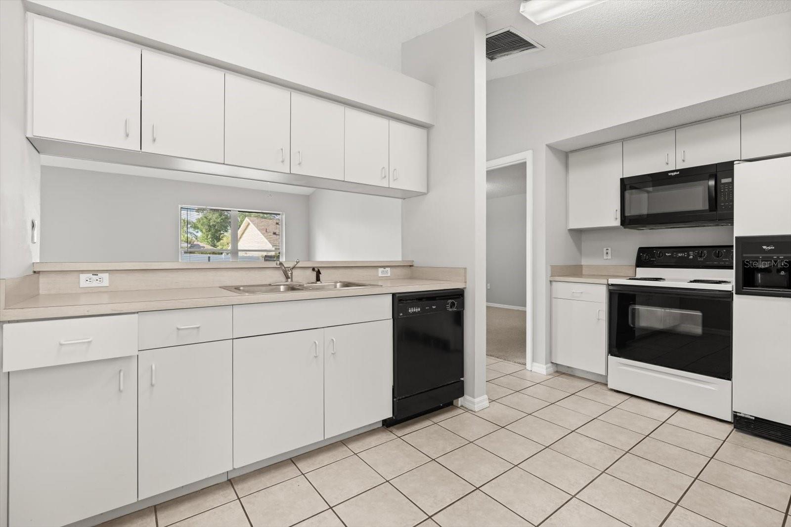 Image 5 of 24 For 831 Lindley Boulevard