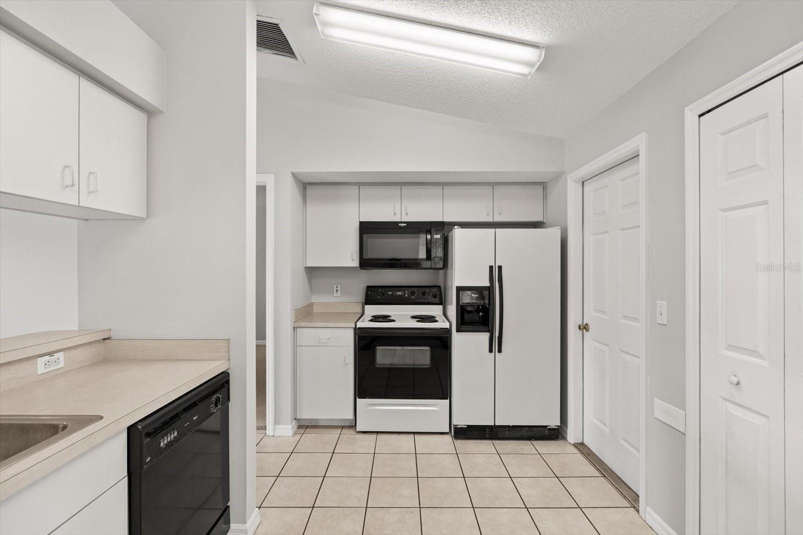 Image 6 of 24 For 831 Lindley Boulevard