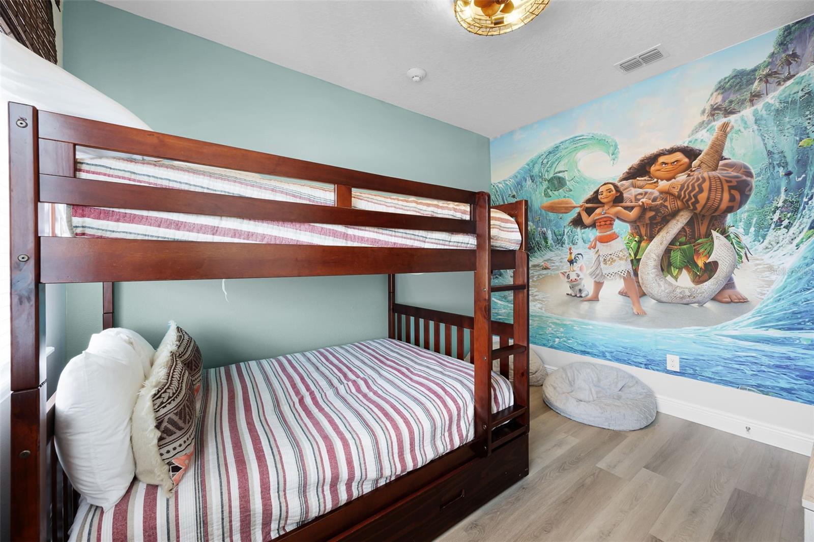 Image 13 of 71 For 7739 Graben Street