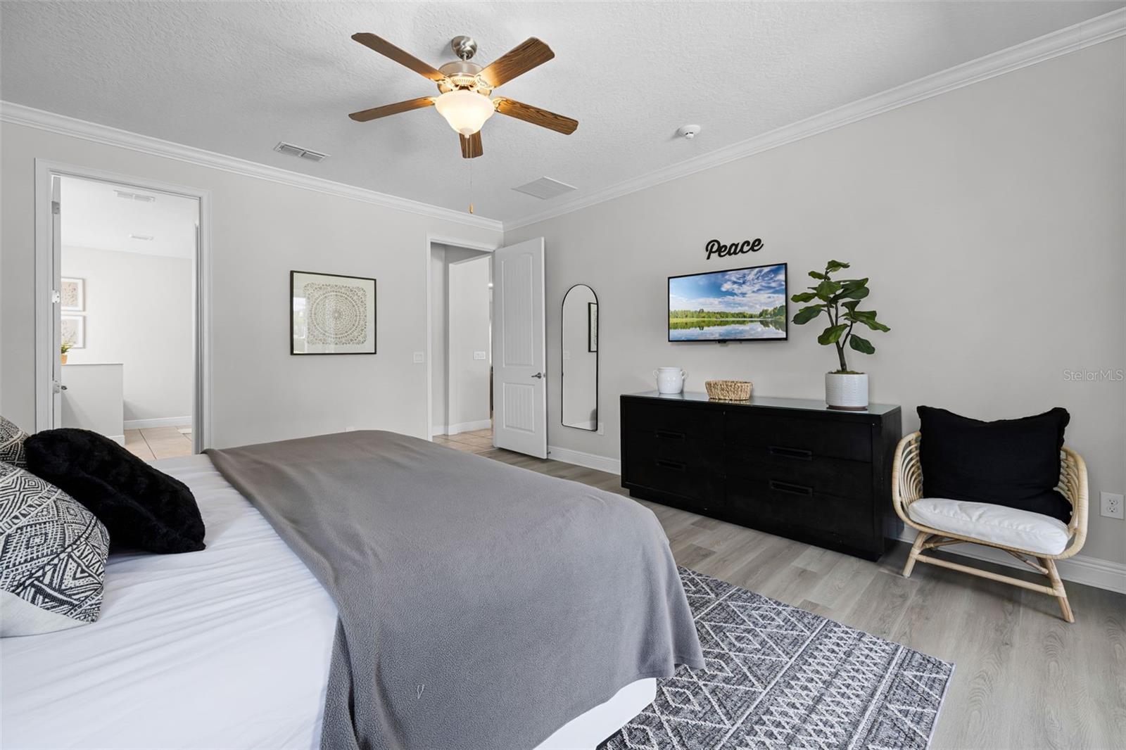 Image 19 of 71 For 7739 Graben Street
