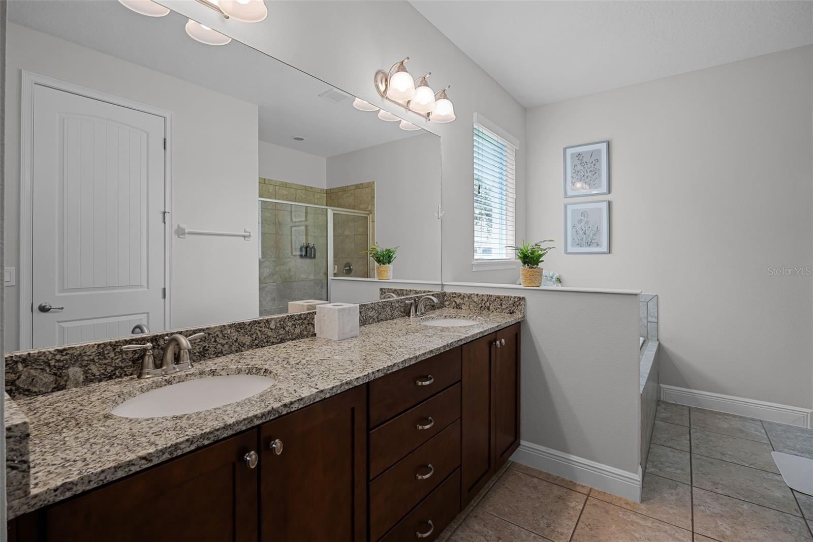 Image 20 of 71 For 7739 Graben Street