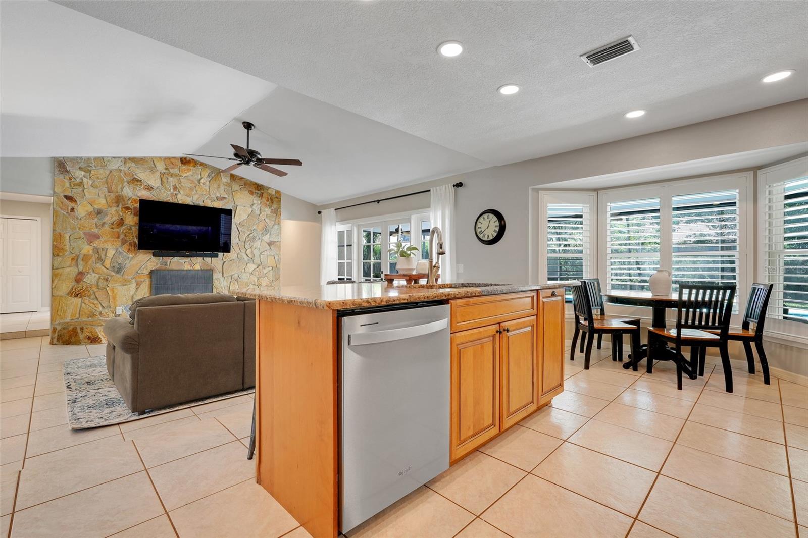 Image 19 of 50 For 7549 Lake Marsha Drive