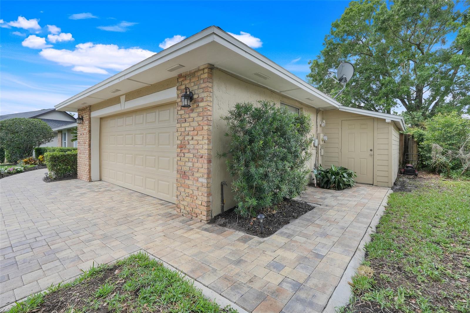 Image 4 of 50 For 7549 Lake Marsha Drive